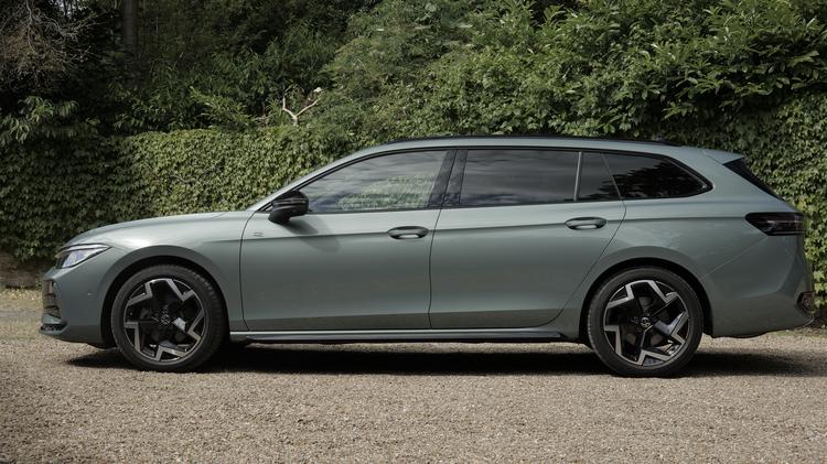 Volkswagen PASSAT ESTATE 1.5 eTSI Life 5dr DSG